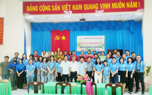 ĐOÀN LUẬT SƯ THÀNH PHỐ HỒ CHÍ MINH TỔ CHỨC TƯ VẤN TUYÊN TRUYỀN PHÁP LUẬT VÀ TẶNG QUÀ CHO CÁC HỘ GIA ĐÌNH CÓ HOÀN CẢNH KHÓ KHĂN TẠI HUYỆN CÁI BÈ, TỈNH TIỀN GIANG.